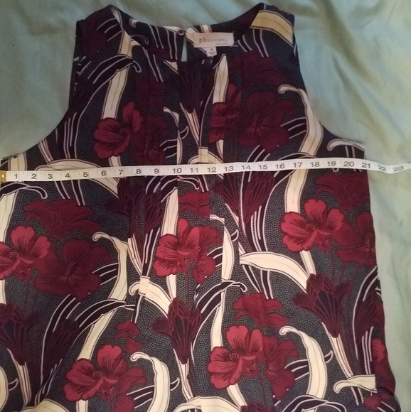 Philosophy sleeveless pleated front swing top - Picture 3 of 6